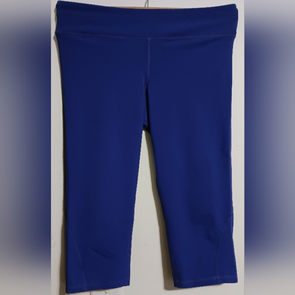 Gap Body Womans M Purple Capri Leggings stretch Activewear Yoga Gym Workout